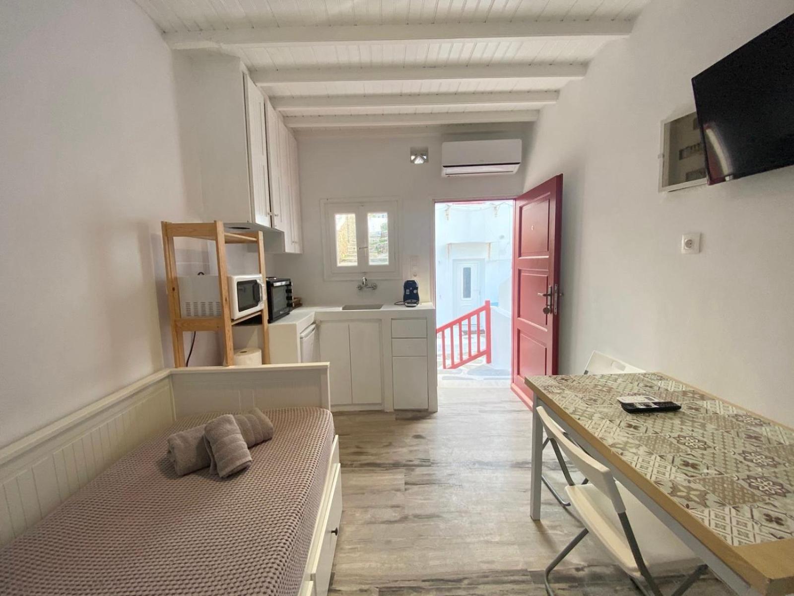 Elenitas Town House With Balcony And Sea View Leilighet Mykonos Town Eksteriør bilde