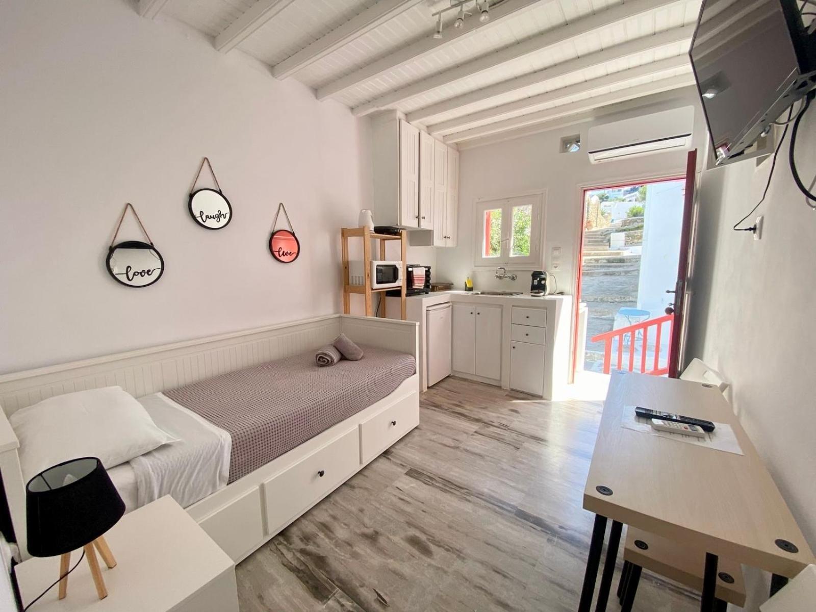 Elenitas Town House With Balcony And Sea View Leilighet Mykonos Town Eksteriør bilde
